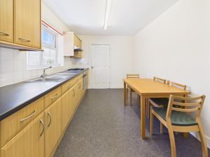 Kitchen Diner- click for photo gallery